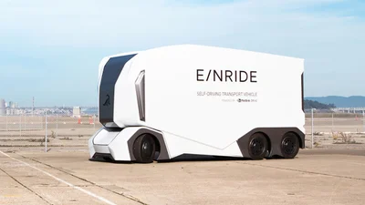 Вантажівки майбутнього: один водій керує кількома фурами одночасно