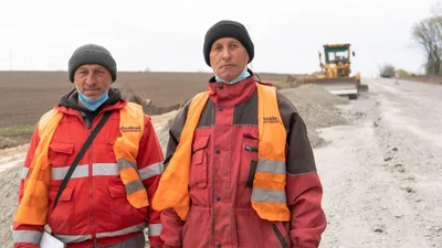 Украинских гастарбайтеров привлекут к ремонту дорог: видео