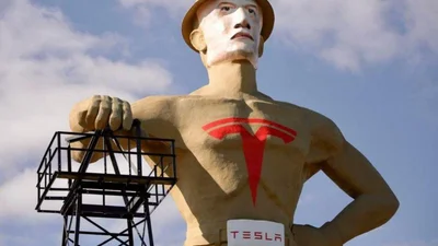 Ілону Маску присвятили гігантську статую