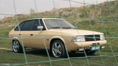 300-сильний АЗЛК-2141 легко переганяє VW Golf GTI: відео