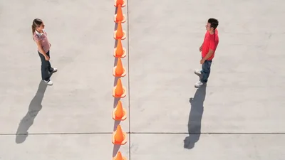 Ford тестирует браслеты, которые помогут соблюдать дистанцию