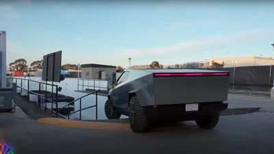 Cybertruck нарешті можна роздивитись в деталях у відео від Джея Лено