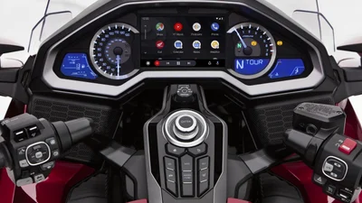Honda Gold Wing стал первым мотоциклом с системой Android Auto