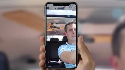 Чоловік знайшов екстравагантний спосіб побороти спеку в салоні авто