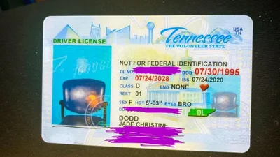 Американка получила водительское удостоверение с фото пустого стула вместо своего лица