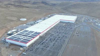 Российский хакер предлагал работнику Tesla миллион долларов за заражение компьютеров Гигафабрики вирусом