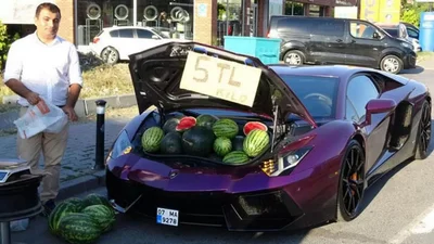 Продавець кавунів на Lamborghini став зіркою базару