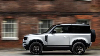 Land Rover вивів на ринок нові модифікації Defender: гібрид, дизель, короткобазну модель, "комерційний фургон"