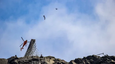 Подивіться на карколомний стрибок Тома Круза зі скелі: відео