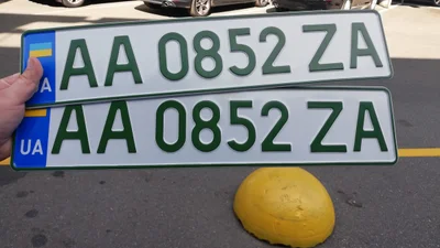 Как выглядят новые номерные знаки для электрокаров в Украине