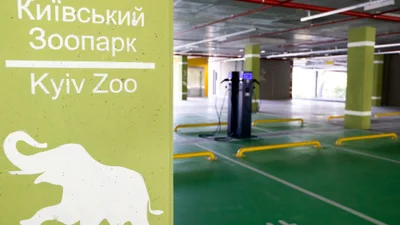 В Киеве открылся муниципальный паркинг с зарядками для 21 электрокара