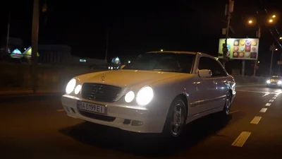 Як виглядає та як їде двадцятирічний Mercedes-Benz W210 в ідельному стані