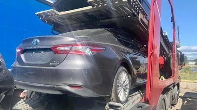 Автовоз з американськими машинами затримали на митниці