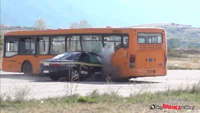 Відео: краш-тест на швидкості 200 км/год не залишає жодного шансу на життя