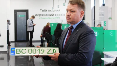 Сервісні центри почали видавати "зелені" номери для електромобілів