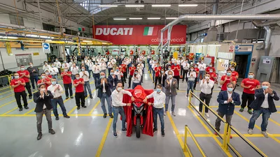 Ducati представила перший в світі серійний байк з системою моніторингу сліпих зон
