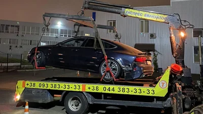 "Драйвер" київського таксі-сервісу розбив авто, але платити не буде