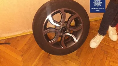 За кражу колес отец сдал сына полицейским