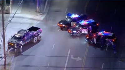 Викрадач шестиколісного пікапа не зміг втікти від поліції через радіус розвороту авто