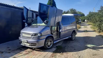 В Украине продают Volkswagen T4 с ламбо-дверью: фото