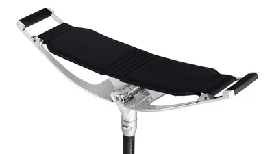 Rolls-Royce выпустил странную "табуретку" с шипом и фонариком