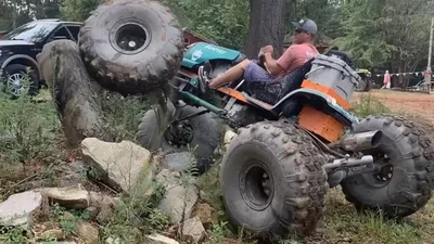 Умелец превратил газонокосилку в монстр-трак на 38-дюймовых колесах: видео