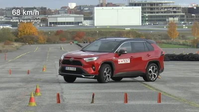Гібриди Toyota RAV4, Mitsubishi Outlander та Volvo XC40 Recharge провалили лосиний тест: відео