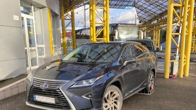 Украинские пограничники нашли краденый Lexus