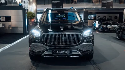 Під ялинку олігарху: в Україні з'явився новий Mercedes-Maybach GLS