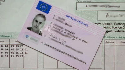 Британець склав теоретичний іспит на водійські права із 158 спроби