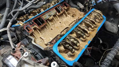 Механик рассказал, почему моторное масло превратилось в густую пасту: видео