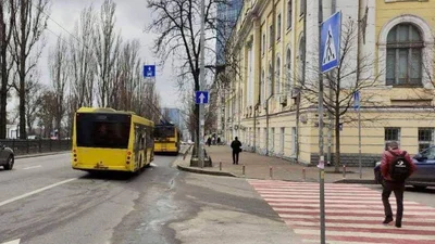 Скільки порушників їздять смугами громадського транспорту в Києві: дослідження