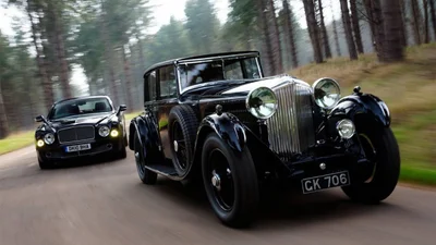 Классические машины и их современные версии на совместных фото: галерея