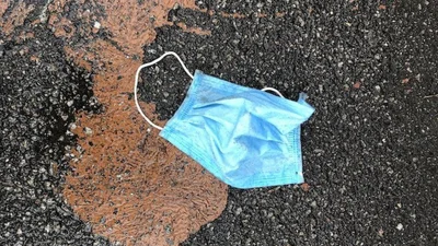 Медичні маски пропонують переробляти для будівництва доріг