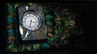 Rolls-Royce Phantom Iridescent Opulence прикрашений 3000 пір'їн