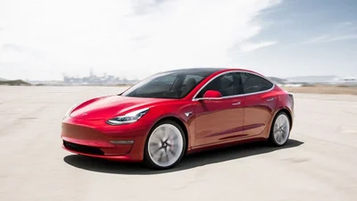 Tesla зупиняла виробництво Model 3