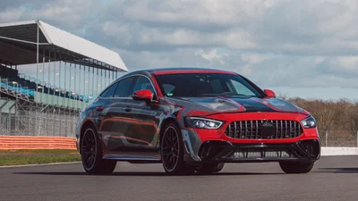 Mercedes-Benz показав 800-сильний гібрид GT 73 з мотором V8