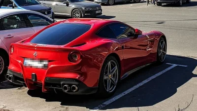 В Києві помітили унікальний суперкар Ferrari F12 Berlinetta