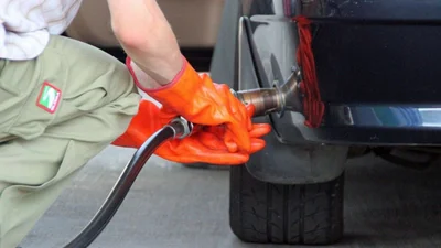 Автомобильный газ начал дешеветь в оптовых закупках