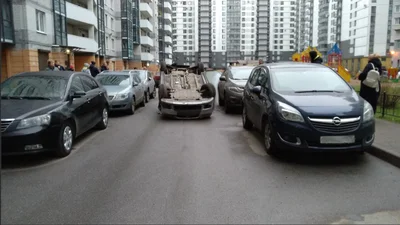 Як правильно роз'їхатися у дворі: правила, поради