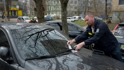 В Києві почали штрафувати за парковку у дворах