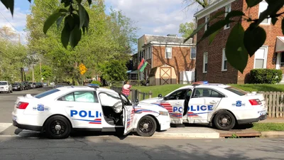 Поліцейські влаштували перегони на службових машинах і це не закінчилось добре: відео