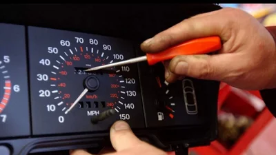 У яких авто найчастіше скручують пробіг в Україні: інфографіка