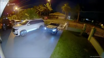 Воры нагло украли два Mercedes со двора владельца, не зная, что они меченые: видео