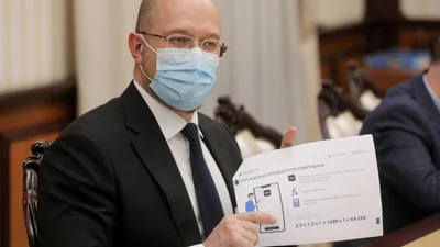 Премьер-министр согласился на растаможку авто в смартфоне