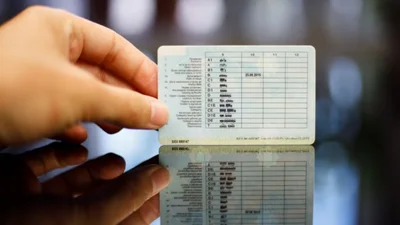Переселенцям без прописки дозволили отримувати права і реєструвати авто