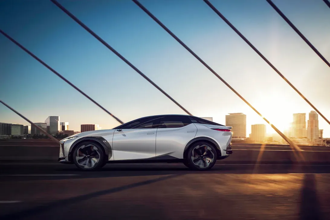 Електричний кросовер у стилі концепта Lexus LF-Z почнуть продавати через 14 місяців