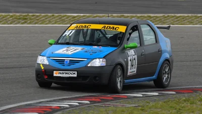 Старенький Dacia Logan першого покоління успішно завершив марафон "24 години Нюрбургрінг"