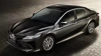 Для Верховної Ради замовили 21 чорну Toyota Camry