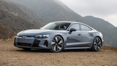 Покупці Audi E-Tron GT отримають три роки безкоштовної швидкісної зарядки